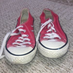 Kid’s red converses size 3